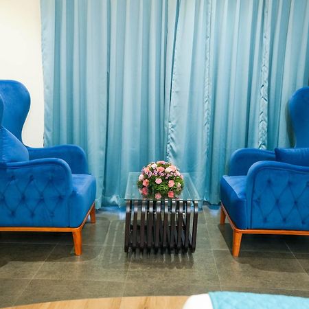 Hotel Blue Castle à Thiruvananthapuram Extérieur photo