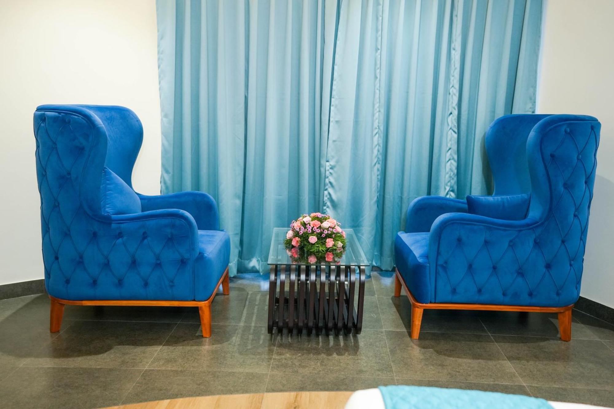 Hotel Blue Castle à Thiruvananthapuram Extérieur photo